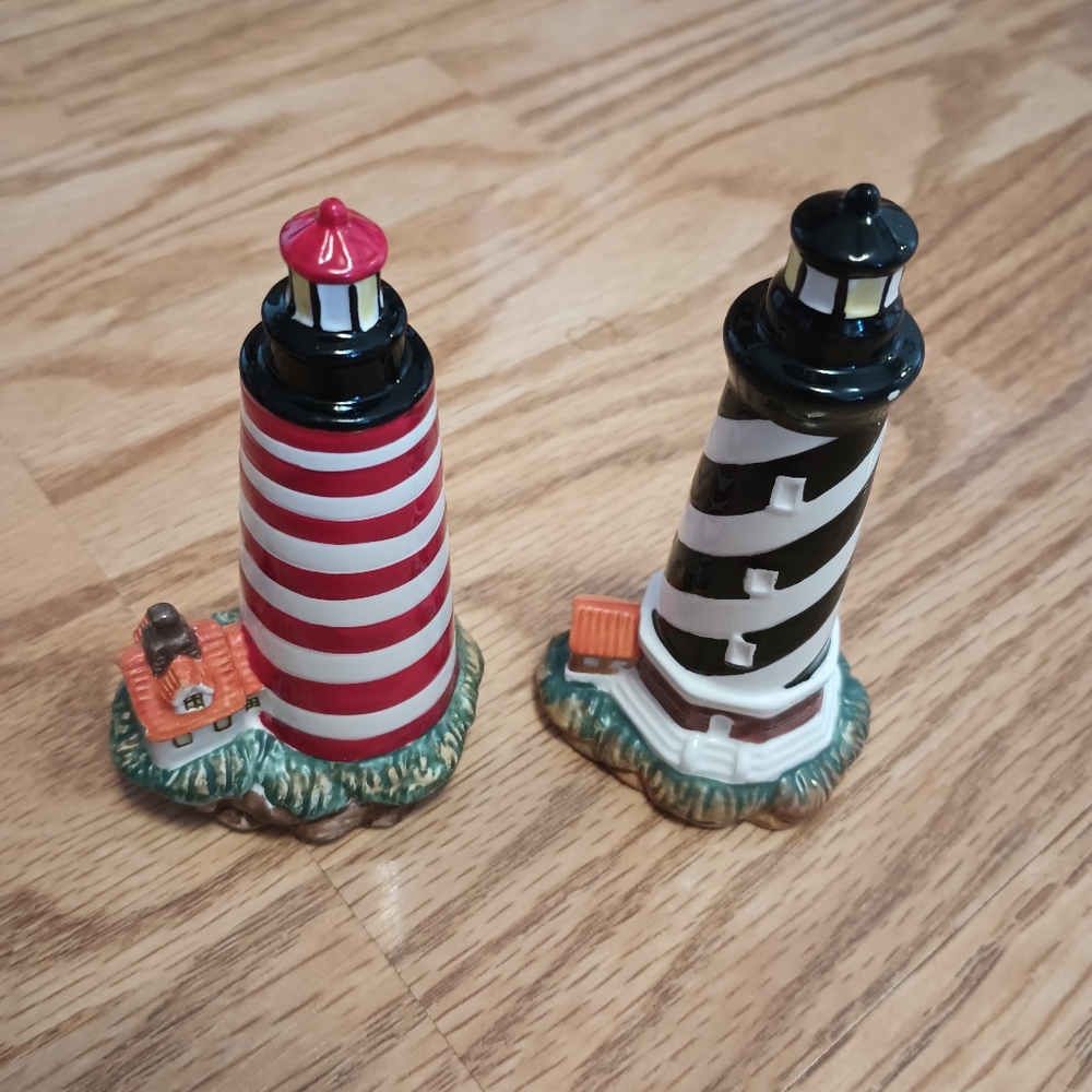 Vintage. Never Used. Lighthouse Salt & Pepper Shakers. 1999 - Picture 5 of 7